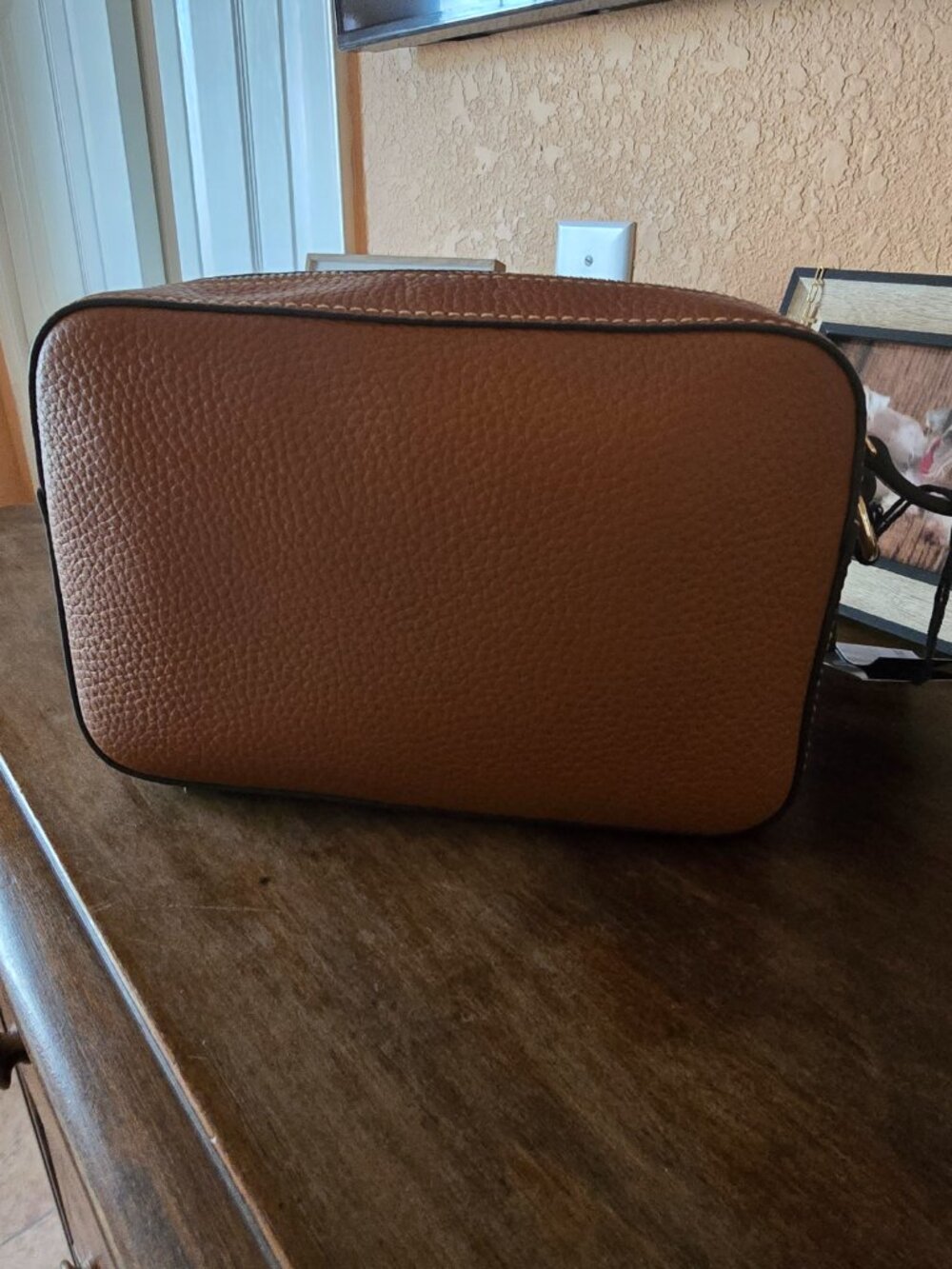 Pebble Grain Camera Zip Crossbody - Picture 3 of 14